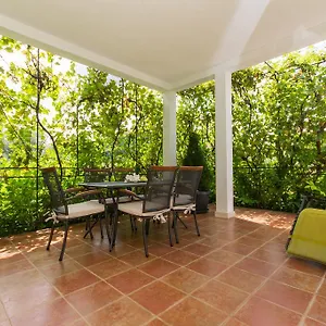 apartment-lorenzo.hotels-in-trogir.com/